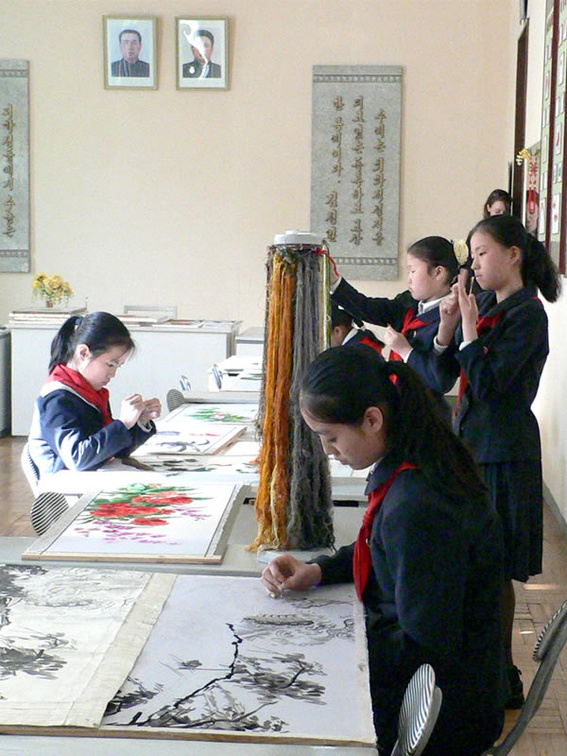 c103Pyongyang-childrens-palaceP1010649